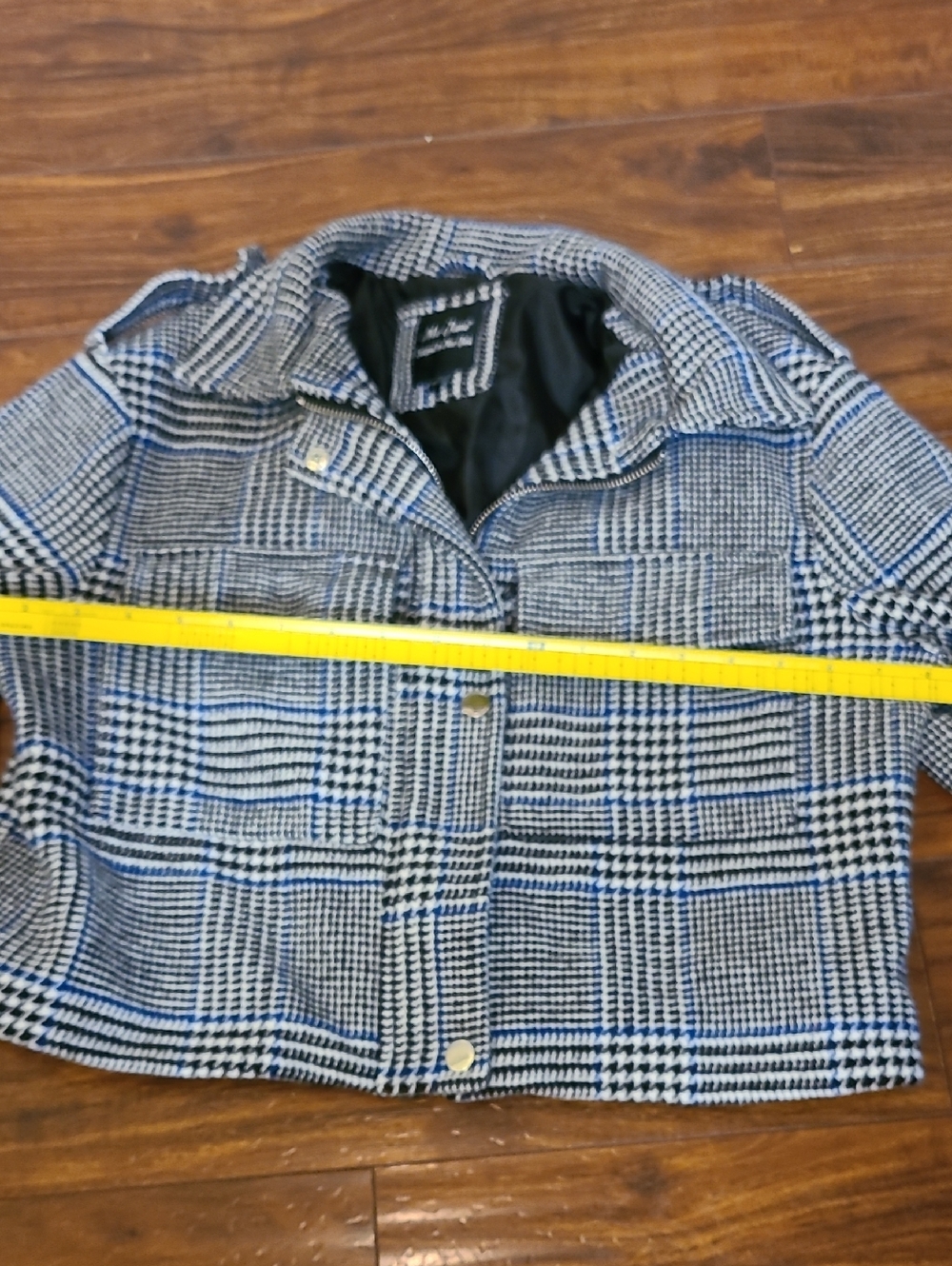 Black & White Plaid Cropped Jacket - Picture 12 of 16